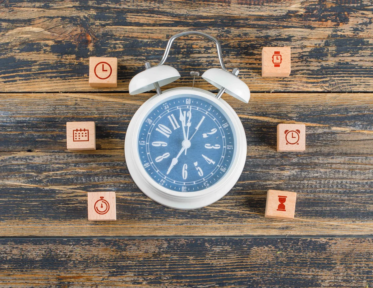 Comment j'ai réduit mon temps de travail de 60% grâce à la gestion de mon argent (méthode chiffrée)